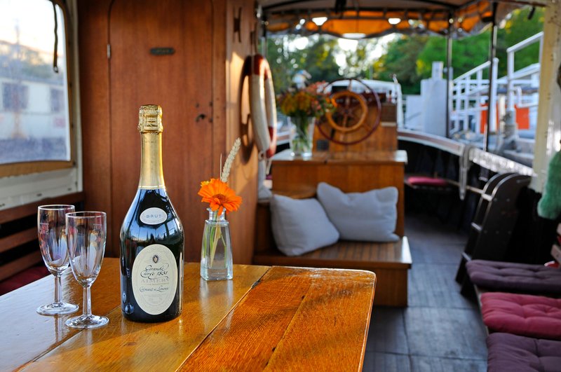 Private Bootsfahrt mit Champagner auf der Moguntia.